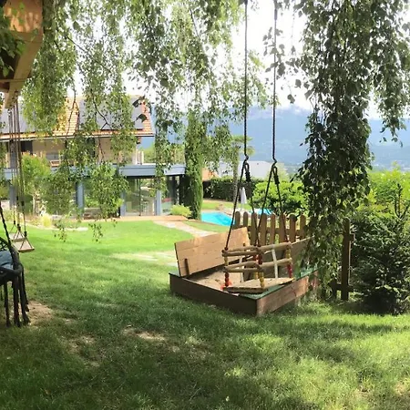 Avec Piscine Chauffee & Aires De Jeux Pour Enfants